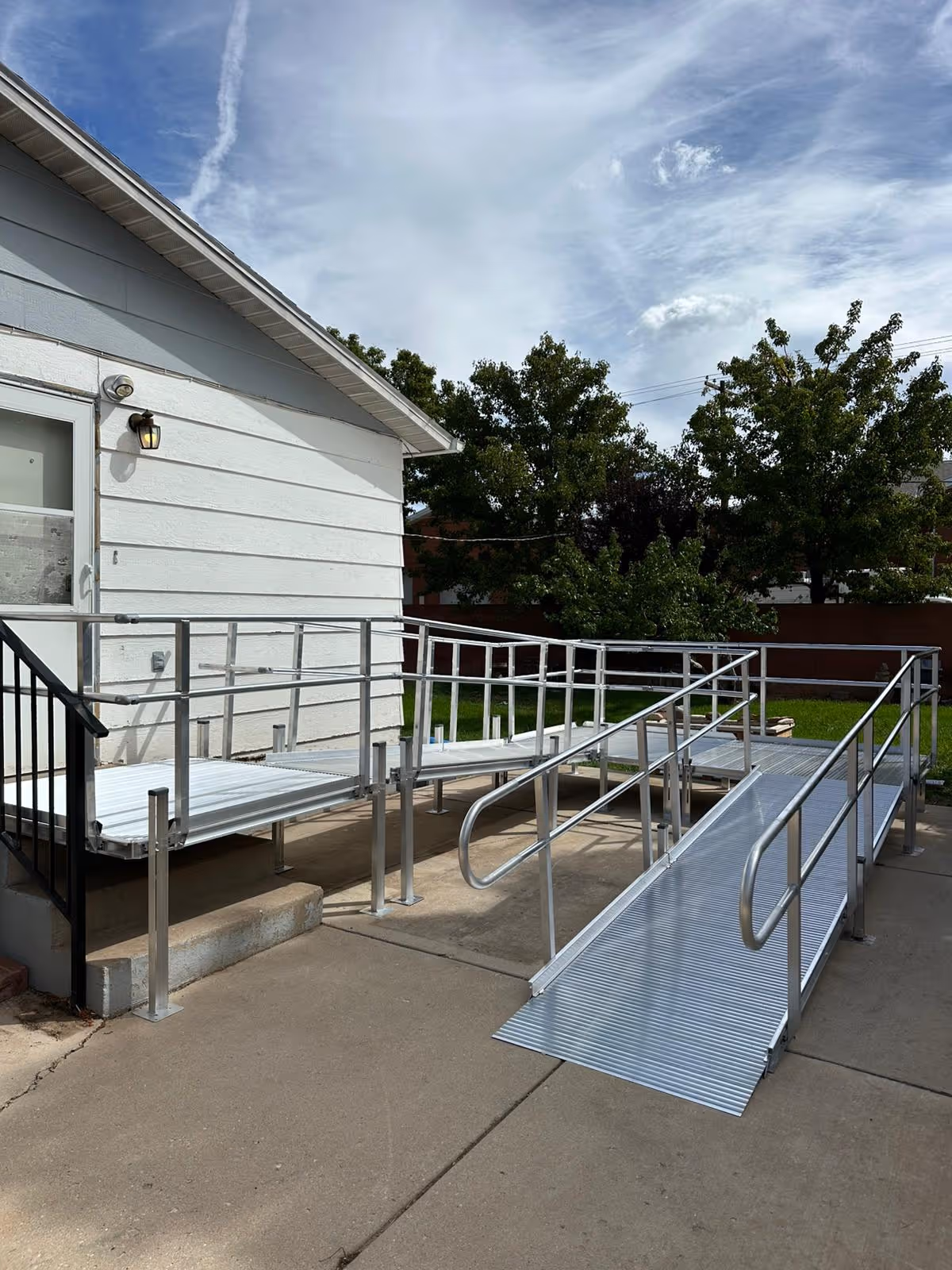 Prefabricated modular ramp