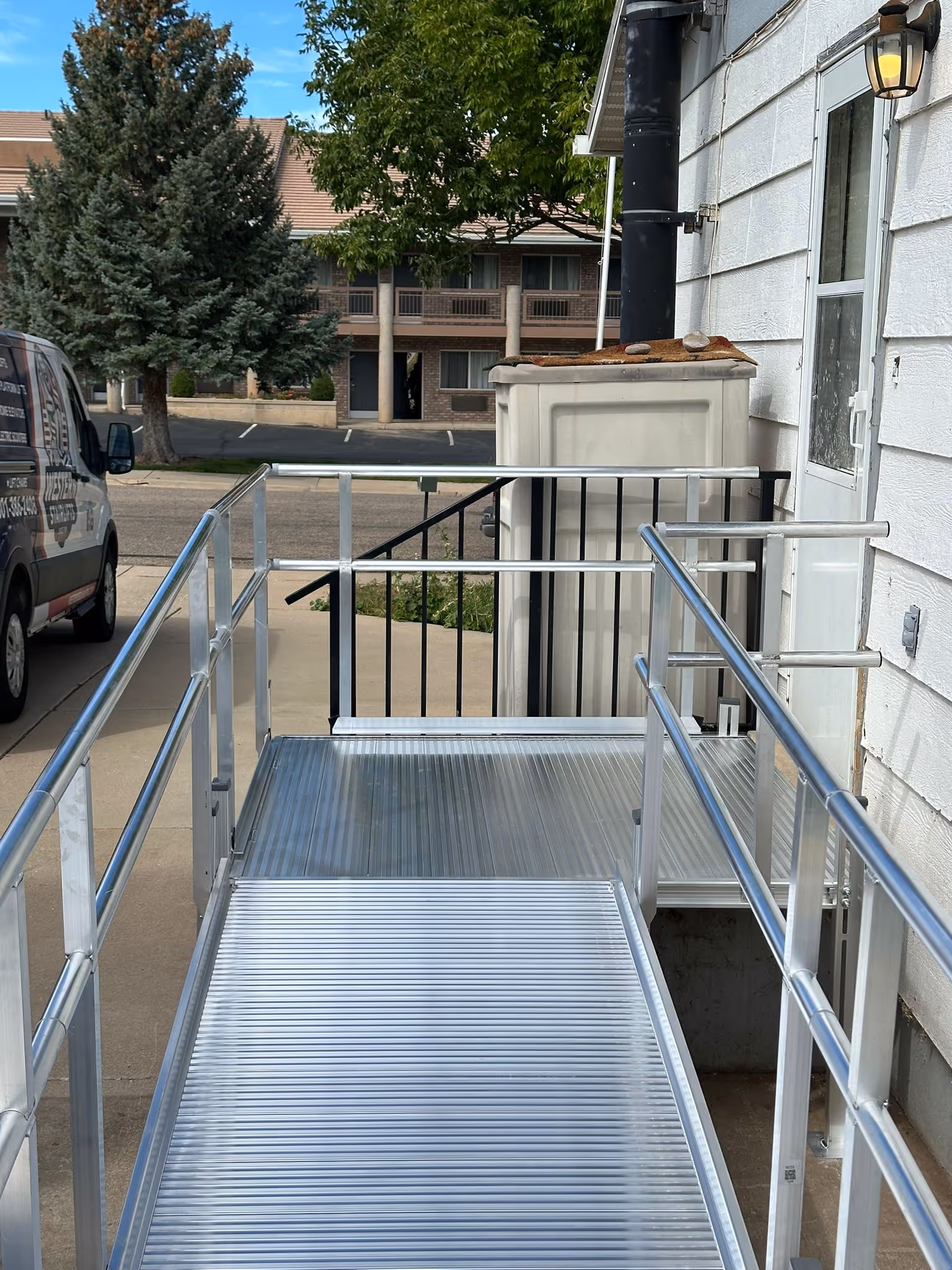 Modular ramp handrail installation